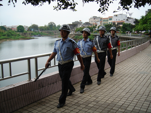 对700名越南代表凸阄鞣莱歉奂忧治安巡逻确保中越青年大联欢顺利进行