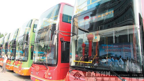 南宁市100辆双层公交车正式投入四条线路运营