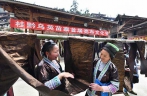 Women attend “Liang Bu” fair in Dangjiu Village， S China