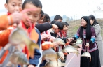 In Guangxi， a good exam score earns a fish