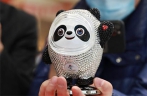 Diamond-encrusted Bing Dwen Dwen makes debut in C China’s Zhengzhou