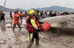 浙江象山：搁浅鲸成功脱困