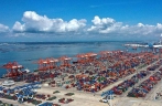 Land-sea trade corridor facilitates exchanges between China， ASEAN countries