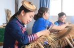 Maonan women innovate traditional hat weaving patterns