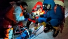 放弃登顶珠峰，两名登山队员救下遇险者