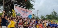泰国举办国际冲浪友谊赛吸引各国游客