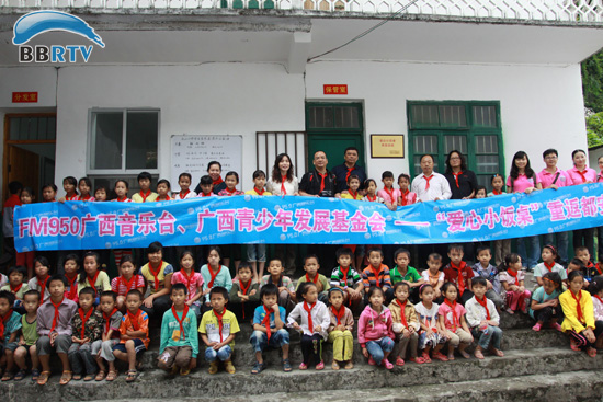 曾婧)9月13日,都安瑶族自治县古山小学,双加小学爱心小饭桌—希望