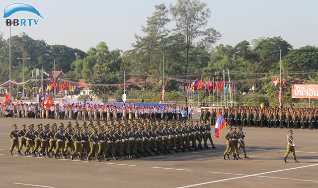 老挝举行阅兵仪式庆祝老挝人民民主共和国成立40周年