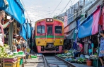 In pics： Maeklong Railway Market in Thailand