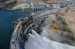 Huge dam crest gantry crane in Baihetan hydropower station put into operation