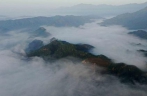 广西融安：云山雾海绕城美