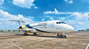 首单人民币跨境结算国产飞机ARJ21抵达印尼