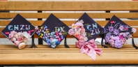 安徽一高校打造“簪花”学士帽