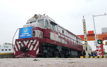 รถไฟด่วนส่งสินค้าจีน-ยุโรป "จิ้นโป๋เฮ่า" ขนส่งสินค้างาน CIIE ถึงเซี่ยงไฮ้